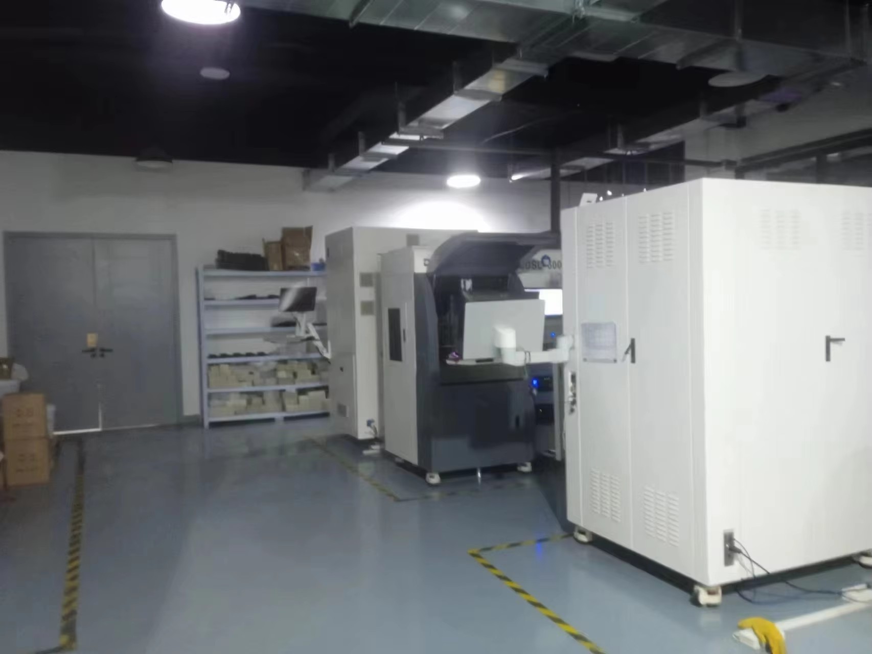 Industrial 3D printing station with control panel at the Key-Joint workshop