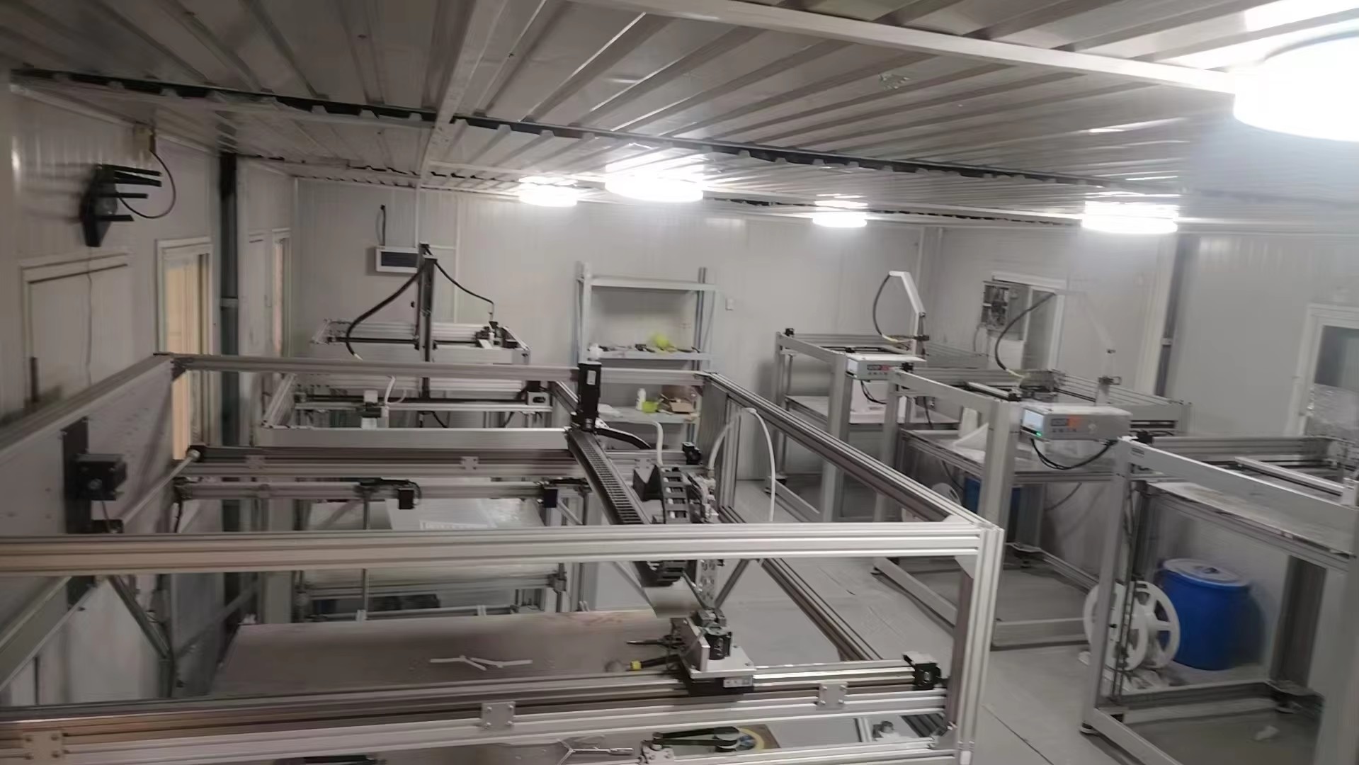Large-format automated gantry machines in the Key-Joint production workshop